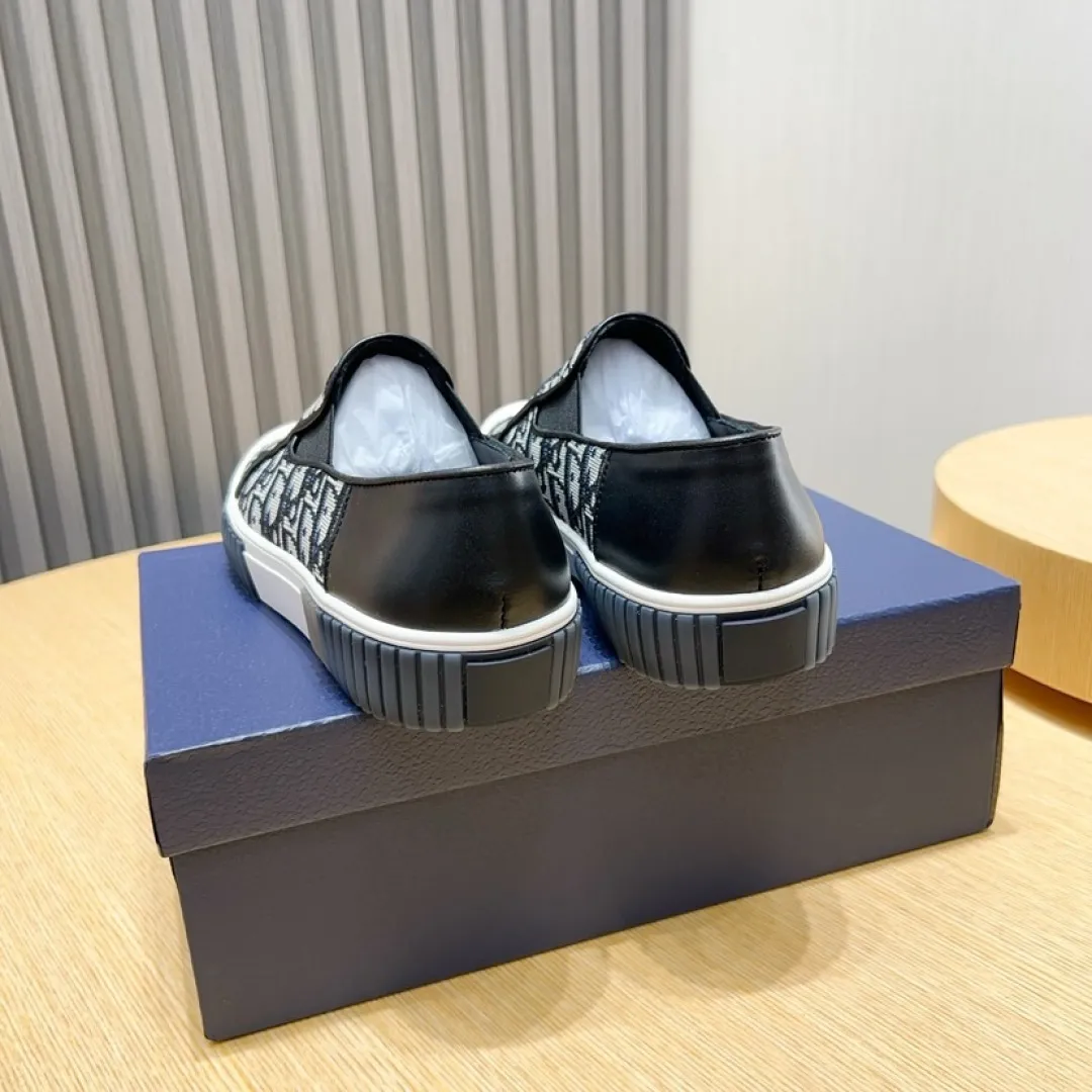 Men's men's shoes💰P400💰[DIOR] Dior's new slip-on shoes🆕Exclusive hot-selling items in stock✨Very comfortable on the feet, fine workmanship Material: Original fabric➕High-quality sheepskin lining + original wear-resistant outsole👍🏻Features: High-end and comfortable, purely handmade to create the perfect shoe that suits you best. Number of yards: 38–45